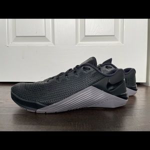 Nike Metcon 5
Men's Training Shoes / size 10.5